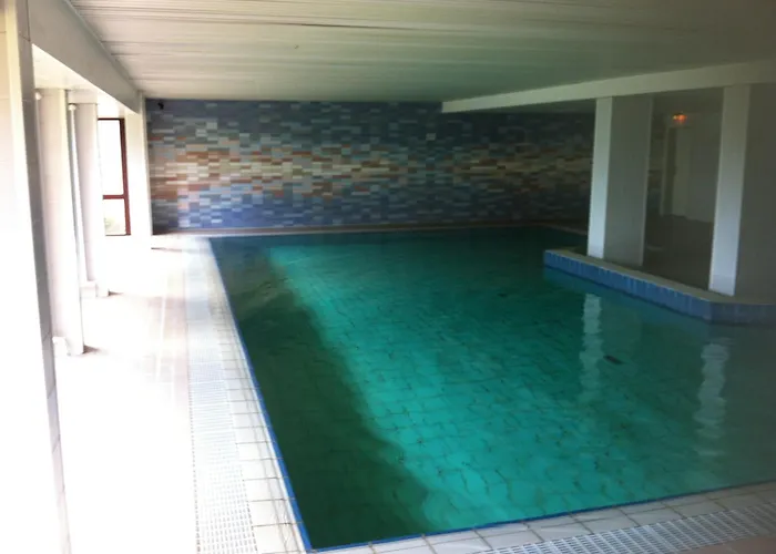 Traveloge Mit Schwimmbad Und Sauna